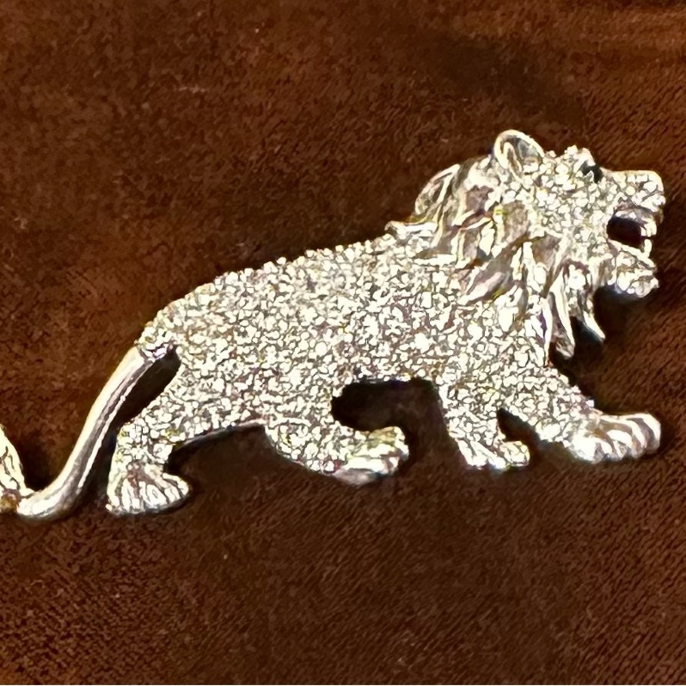 Rhinestone lion brooch